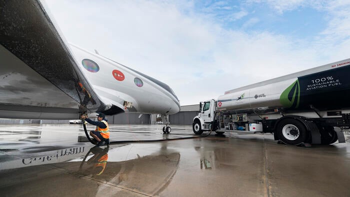 Gulfstream G600 being fueled with 100 percent SAF